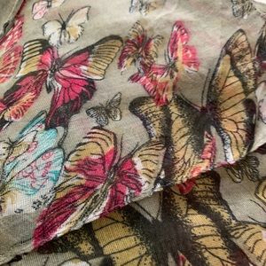 Closet closing - 3 for $5 
Bundle of three scarves